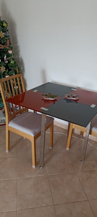 Square Glass Table 90x90, Red and Black.64586007596675120