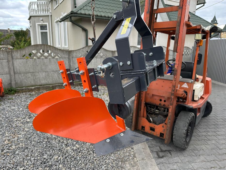 Плуг двох корпусний