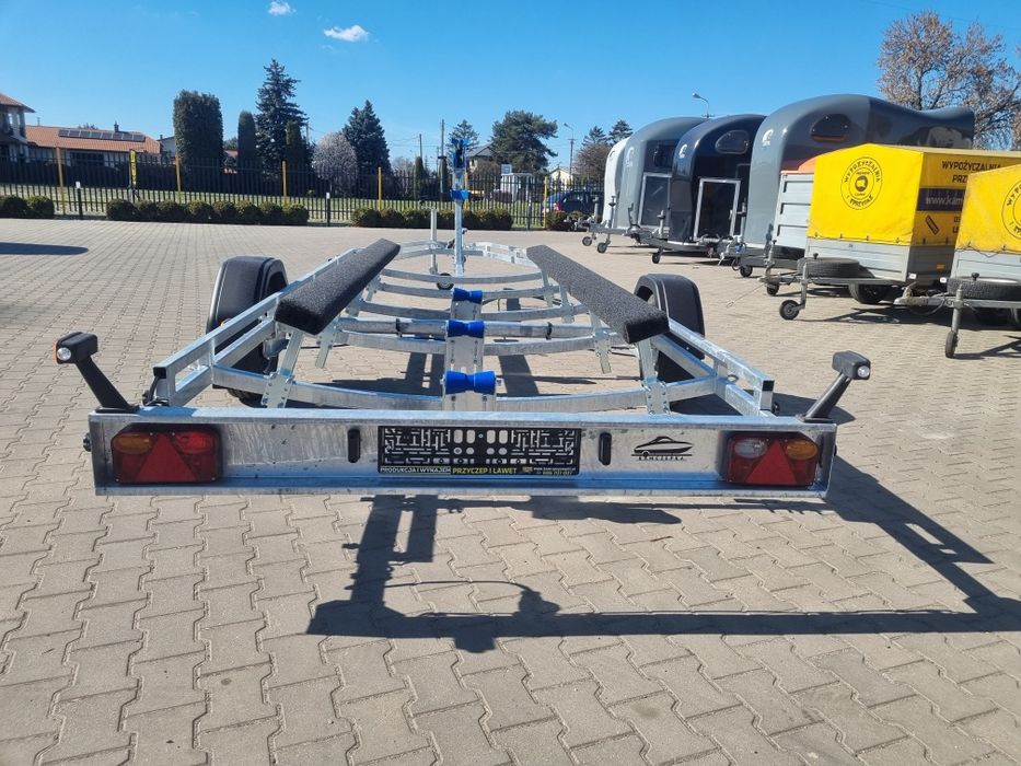 Przyczepa do łodzi podłodziowa jednoosiowa Dmc 1350kg do dł 680+100cm