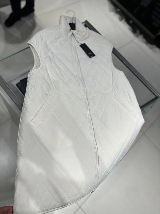 Жилетка жилет Armani Exchange: 6 300 грн. - Жилетки Київ на Olx