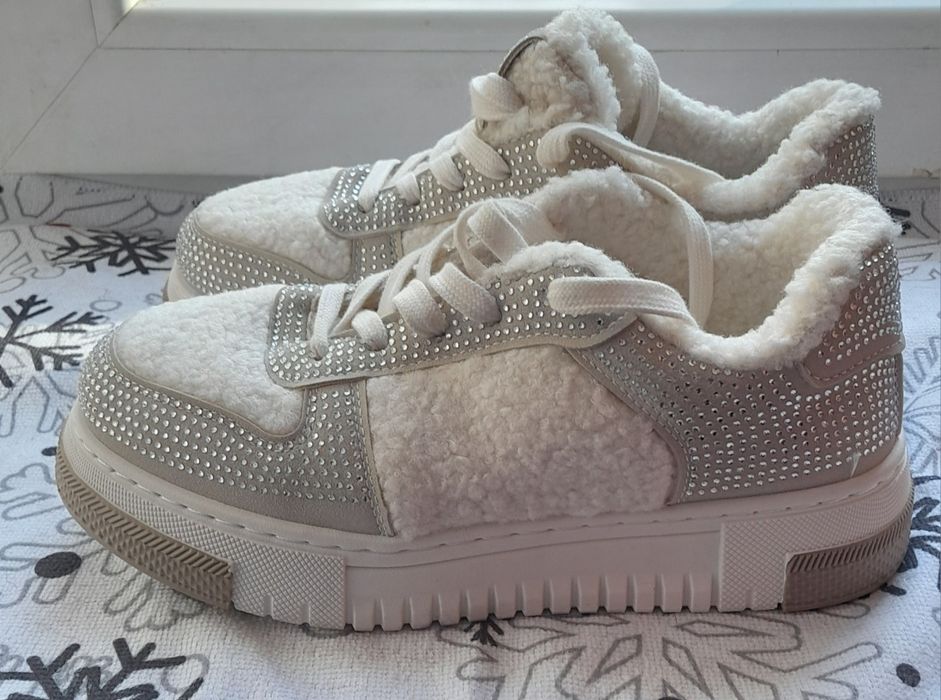 Кроссовки женские 24.5