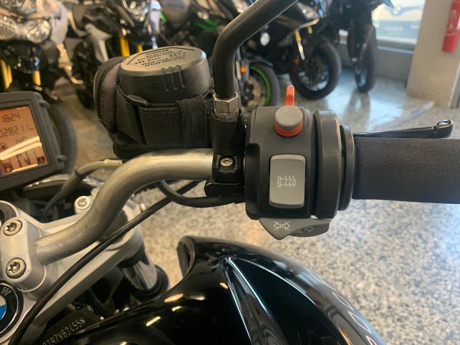BMW R 1200 R em optimo estado. Nacional Histórico revisões na Marca. 28000 Kms