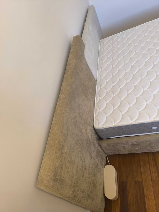 Cama de casal estofada (sem colchão)