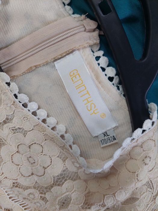 Koronkowa sukienka ażurowa ecru/beż