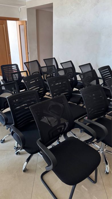 Продаємо крісла стільці офісні для дому столи LOFT ДСП тумби комоди