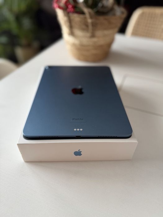iPad Air M1 64GB 5th Gen - Blue