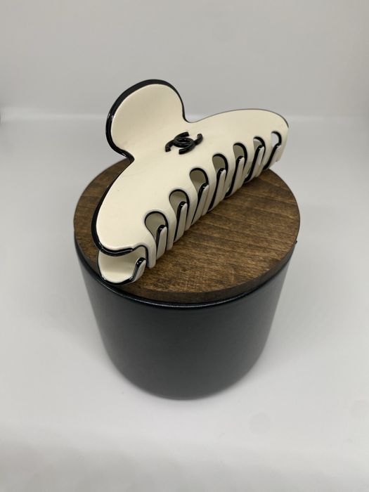 Заколка - краб CHANEL