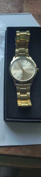 Relógio Masculino Dourado na Caixa (Estrear)