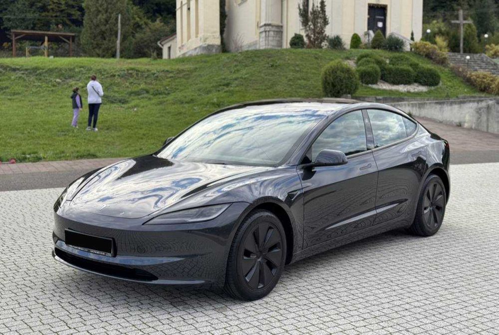 Tesla Model 3 2024