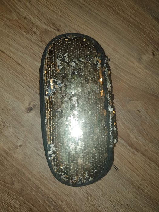 Шкільний пенал з паєток