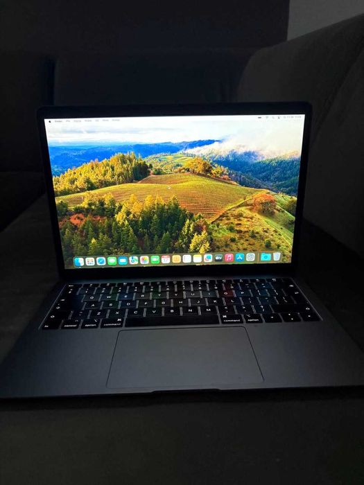 MacBook Air 13 Retina 2018 i5 – stan bdb – etui + kabel