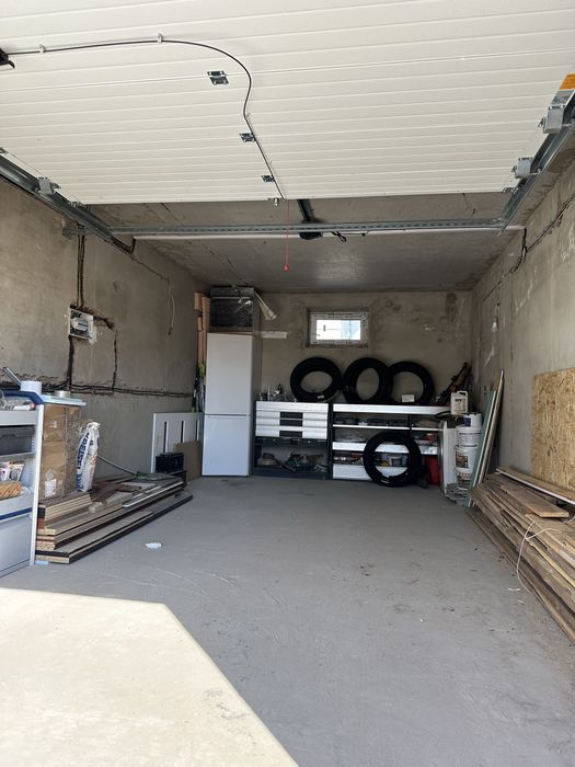 Продам сучасний котедж з гаражем і ремонтом