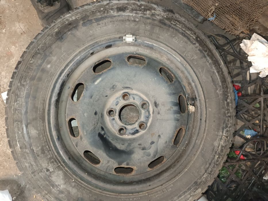 Sprzedam koła samochodu 2 sztuki MOŻLIWOŚĆ WYSYŁKI