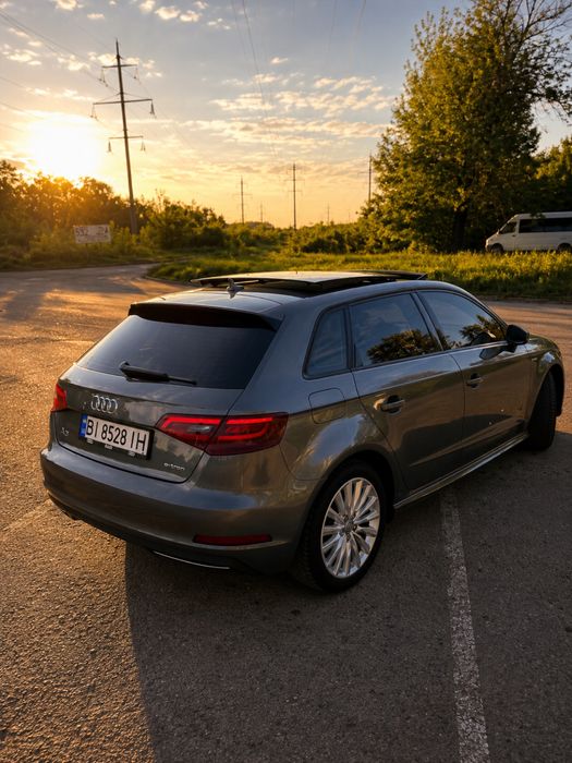 Audi A3 e-tron  2015 1.4 гибрид