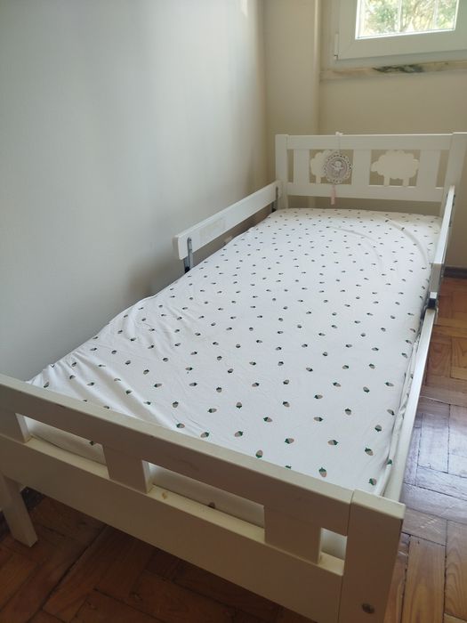 Cama + colchão  infantil IKEA