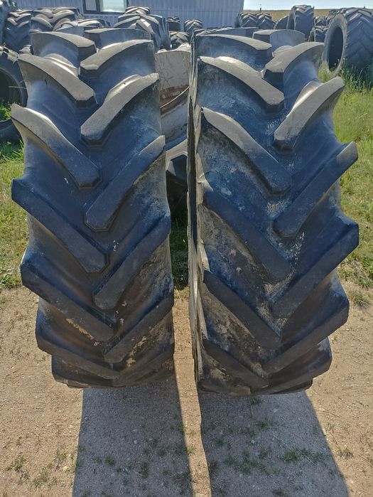 Komplet opon radialnych vredestein 16.9 R34 i 13.6 R24 (420/85) 340/85