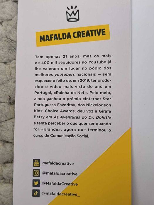 Uma Adolescente à Beira de Um Ataque de Nervos
de Mafalda Creative