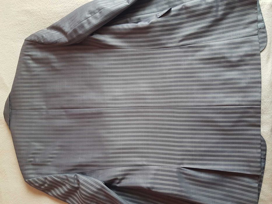 Костюм чоловічий LARDINI ( Італія) на високий зріст 52 розм в полоску