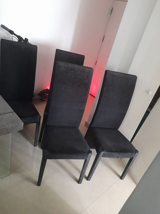 Mesa com 6 cadeira