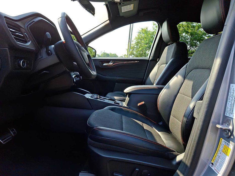 Ford Escape      2024