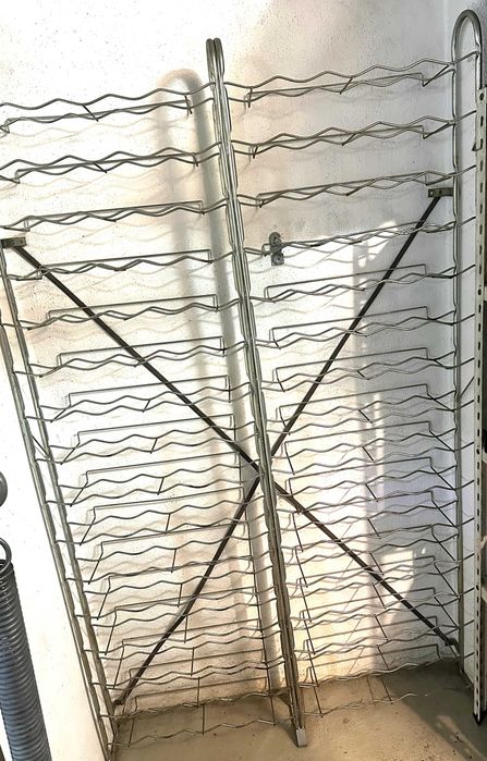 garrafeira metálica para 160 garrafas