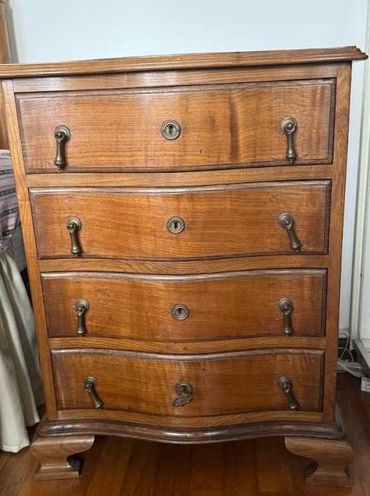 Cómoda / Mesa de Cabeceira Vintage (Estilo Clássico)