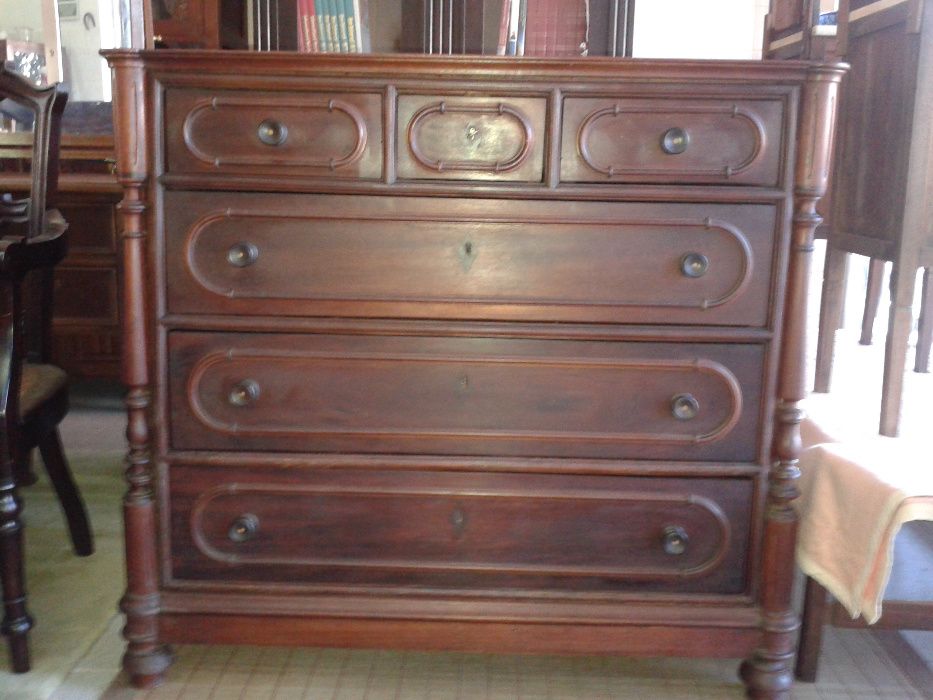 Comoda antiga Cerejeira