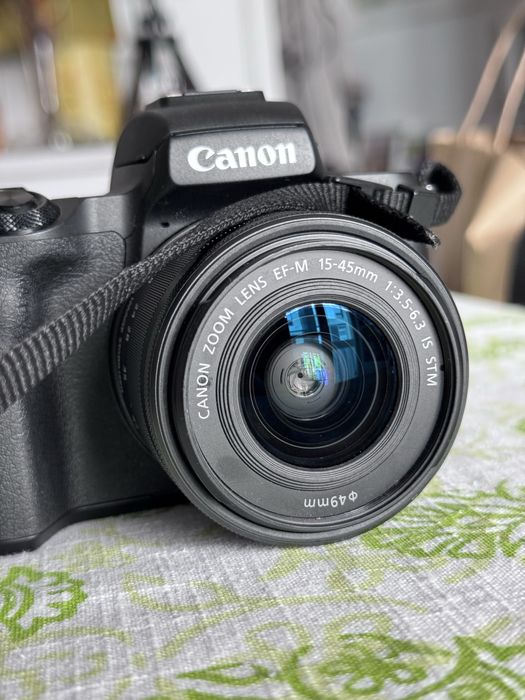Canon EOS M50 preta + objetiva EF-M 15-45 mm IS STM preta