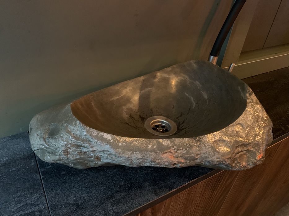 Умивальник з каменю