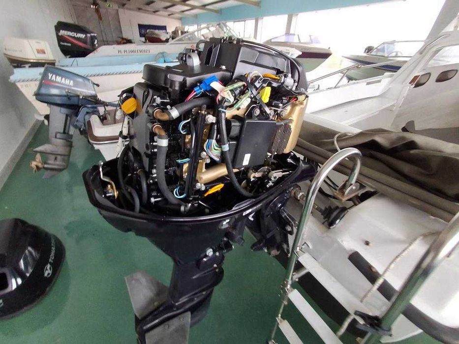 Barco OBE 4.70 com o motor TOHATSU 25HP  com trime 4T.