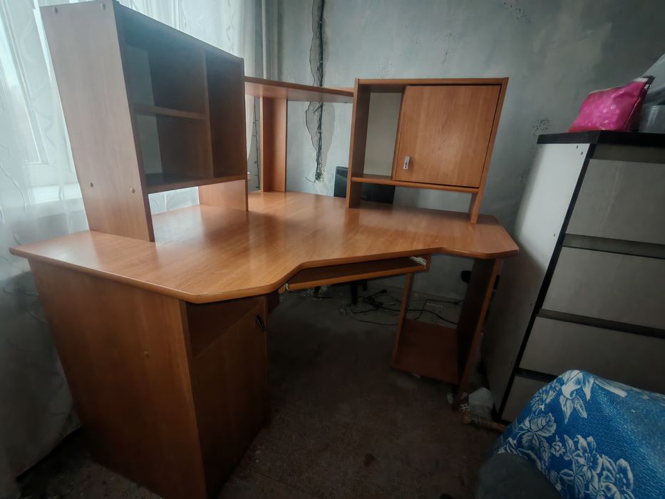 Стіл комп'ютерний кутовий