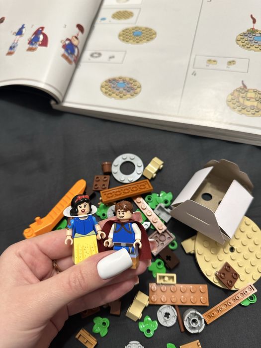 LEGO Disney Princess Будинок Білосніжки (оригінал, повний набір)