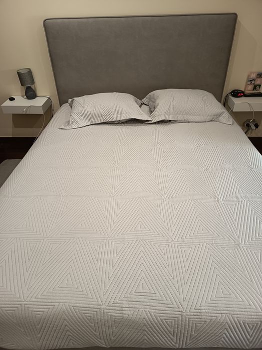 Cama de casal estofada