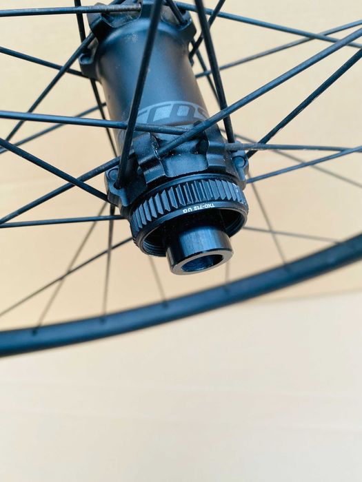 Koło Przednie 28" SYNCROS SCOTT Addict CAPITAL 2.0 25 oś 100x12 GRX