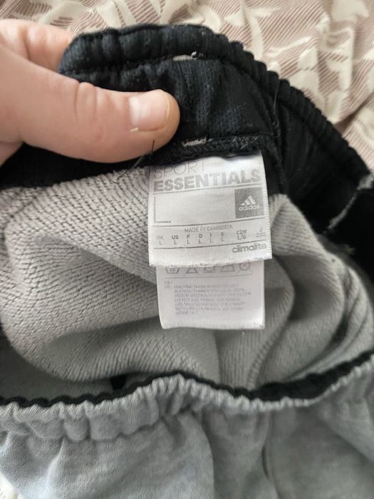 Adidas штани, M — ідеальні для тренувань та стилю!