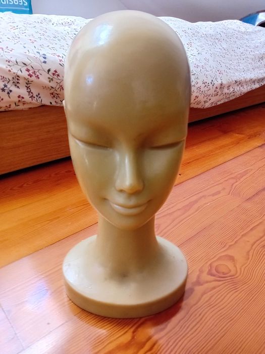 Manequim antigo de chapelaria
