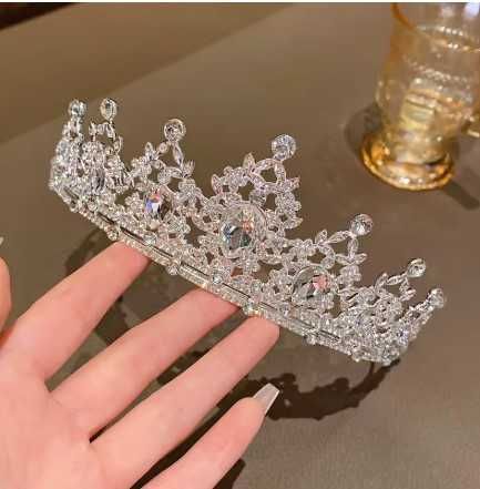 Korona, tiara, diadem do ślubu lub na bal.