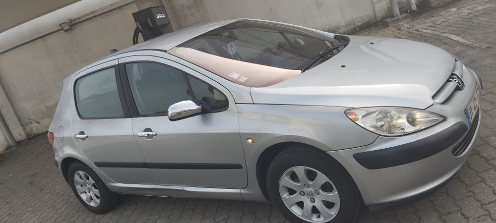 Vendo Peugeot 307 gasóleo 1.4 
O carro é do ano 2002,