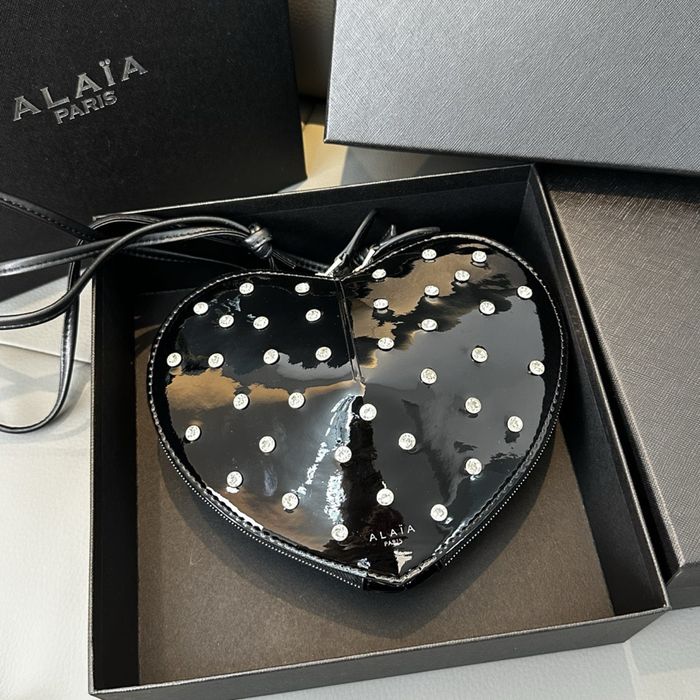 Шкіряна сумка alaia сердечко лакова шкіра в коробці