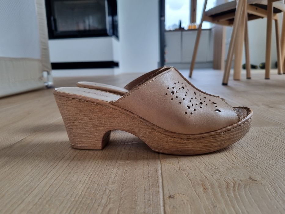 Skórzane pantofle Lasocki 37