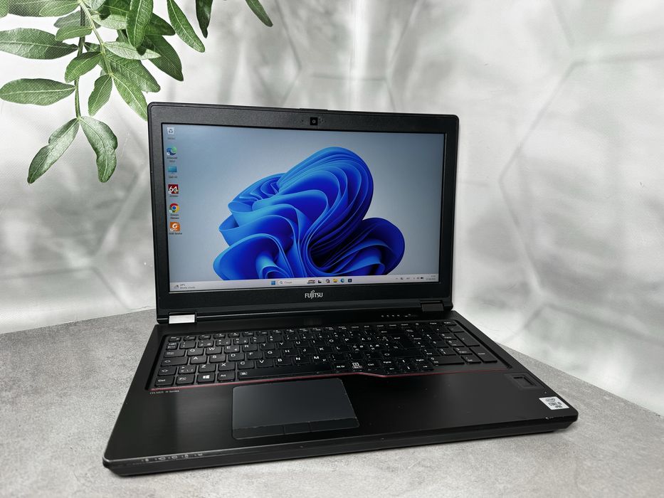 Quadro RTX 3000 6GB/ 8 ядер/ Fujitsu CELSIUS H7510 / i9-10885H / 32GB / SSD 1TB / 15.6" FHD