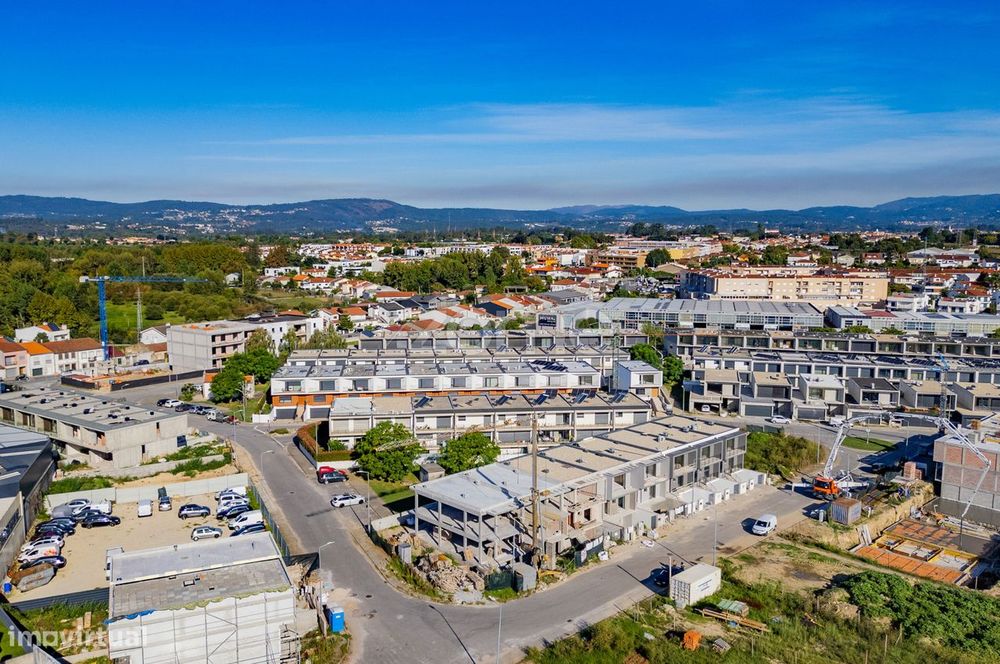 Moradia Gaveto T3 | Construção | Frossos-Braga | Amplo Espaço Exter...