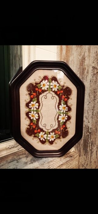 Taca z haftem ludowym