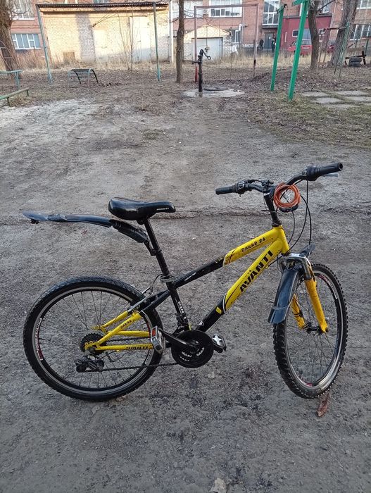 Продам велосипед 24 дюйма колеса . 3000 грн.