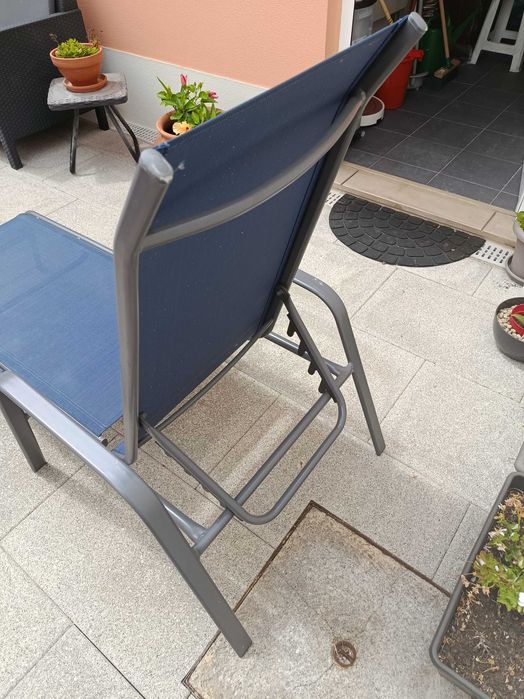Espreguiçadeira Metálica Ajustável com Tecido Azul