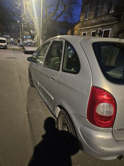 Citroen xasara picasso 1.8 бензин 2002