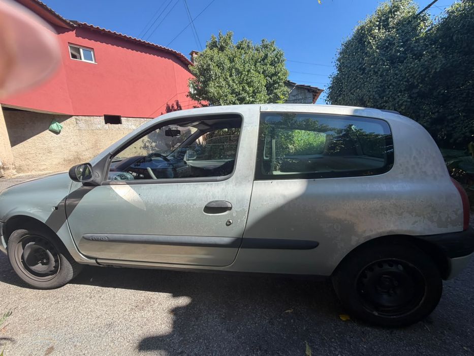 Renault Clio   1.9D. Ano 2000