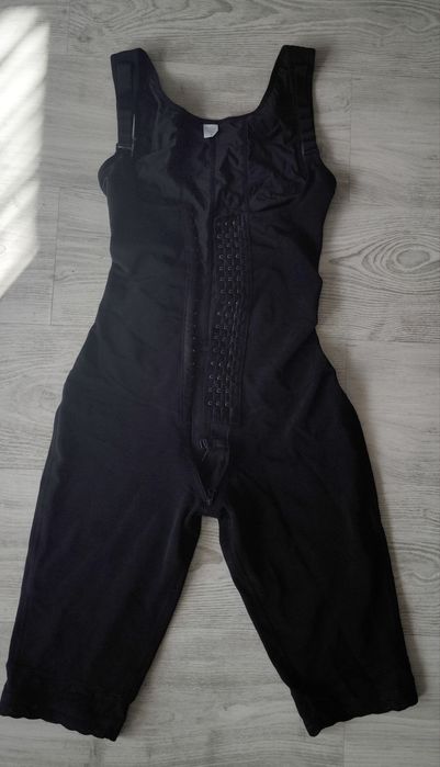 Kombinezon/ubranie pooperacyjne (abdominoplastyka, bbl, liposukcja)