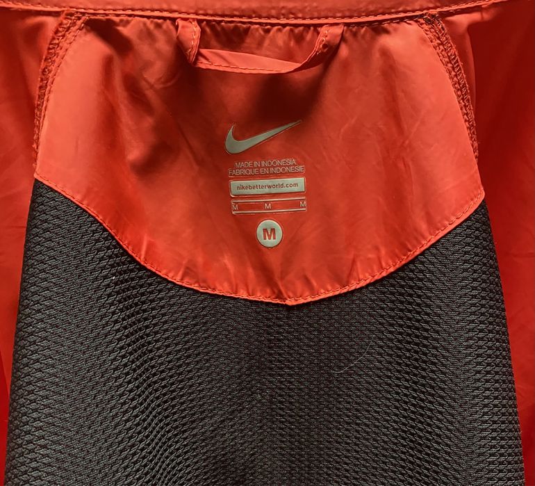 Легка оригінальна вітровка Nike Red M-ка