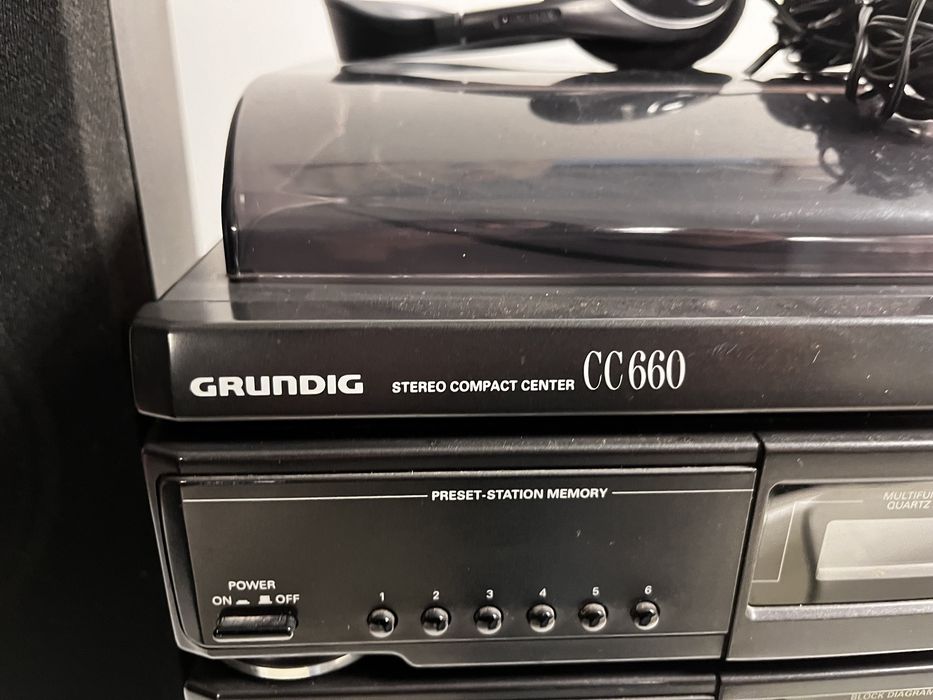 Aparelhagem grundig com gira discos, cassete e radio